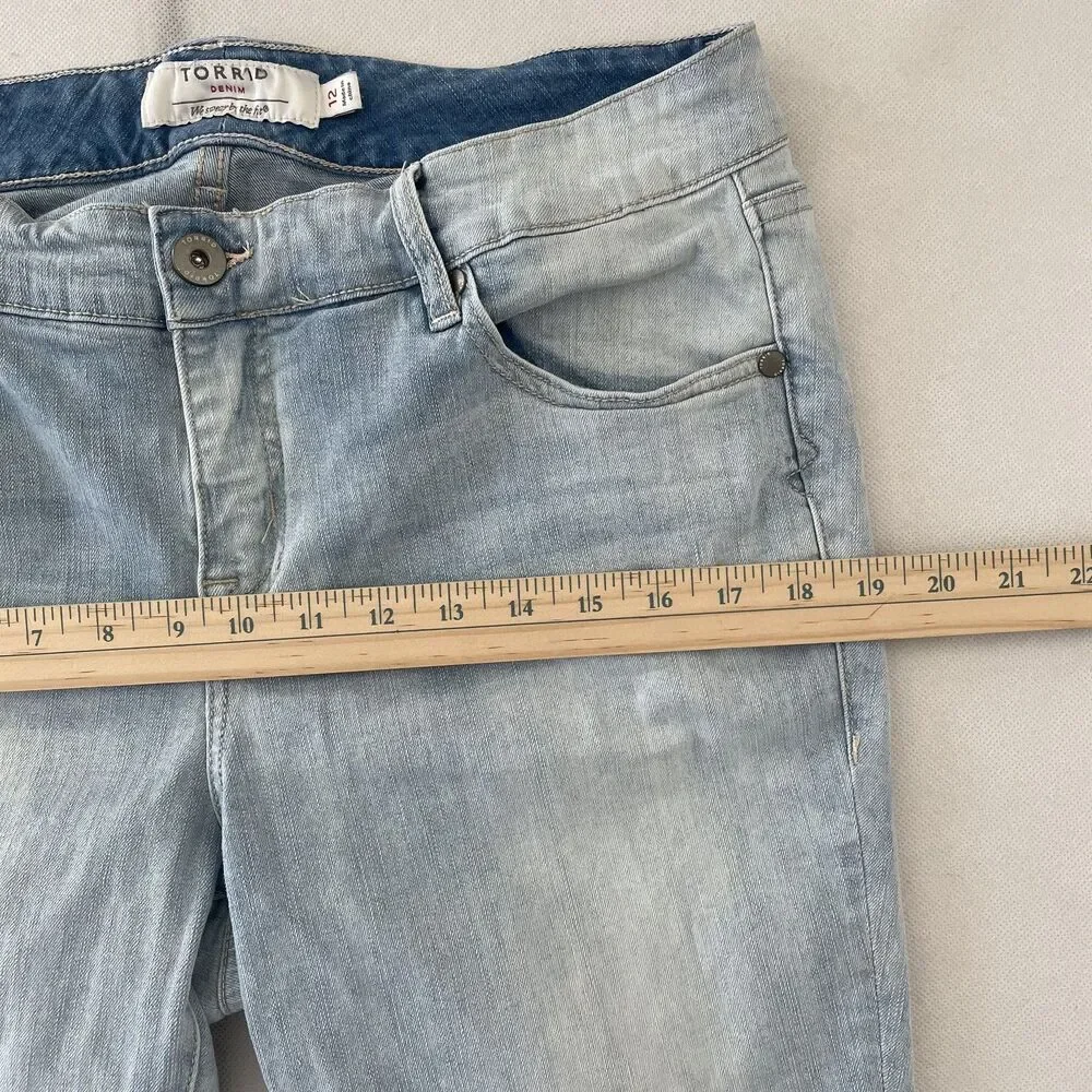 Torrid Denim Bermuda Jean Shorts Light Wash 5-Pocket Women Size 12 - Picture 3 of 10